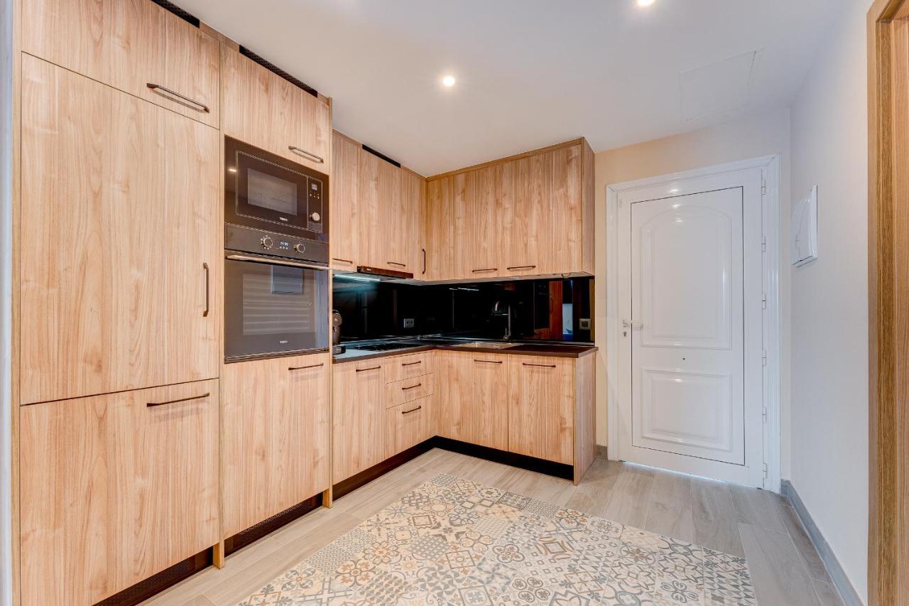 Exclusive 2bedrm Aircon 200m Appartement *