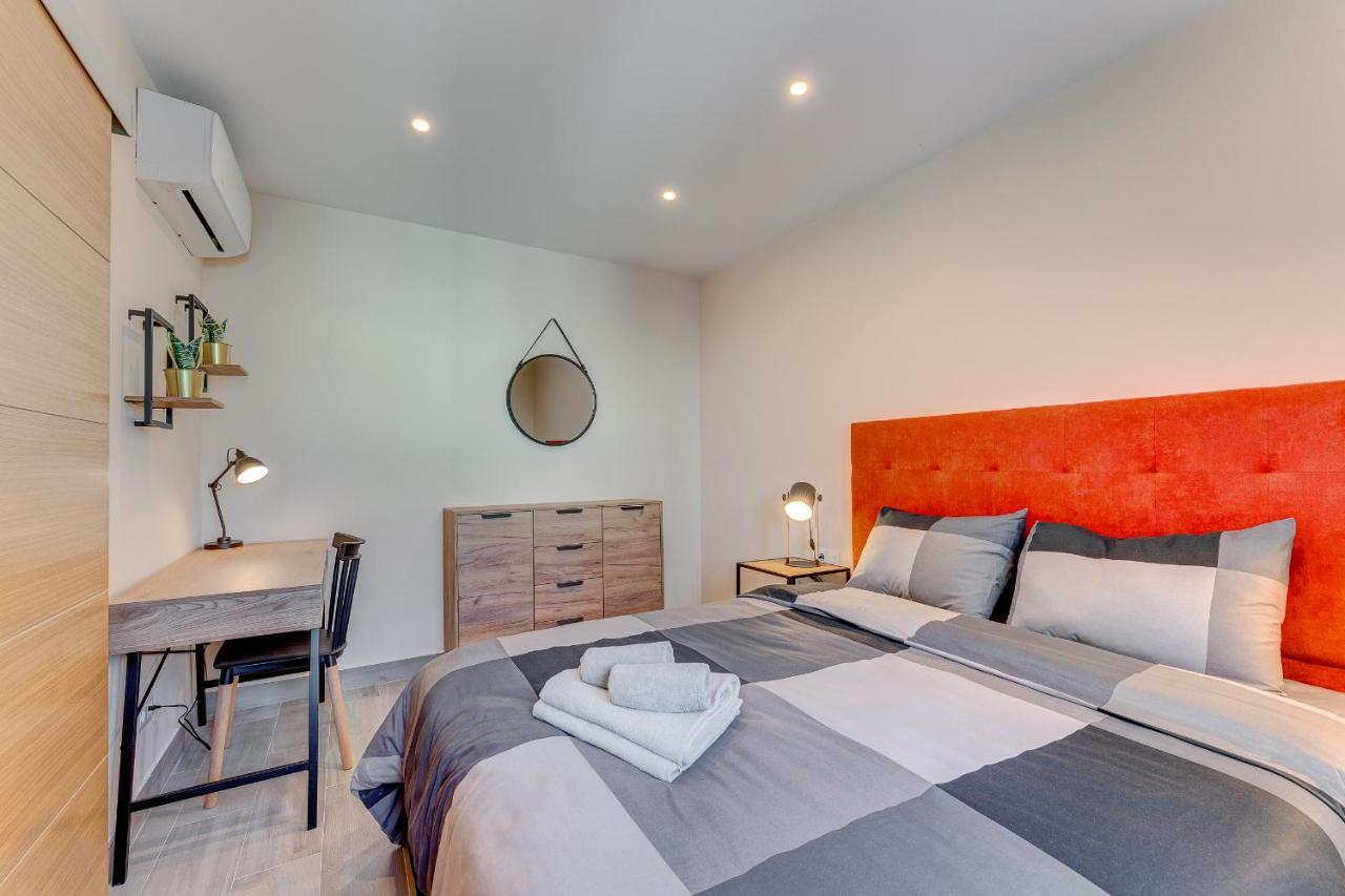 Exclusive 2bedrm Aircon 200m Apartment